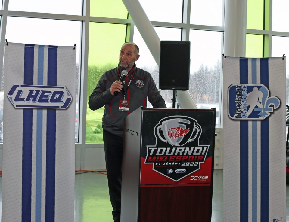 Le président du tournoi midget espoir, M. Daniel Godon.