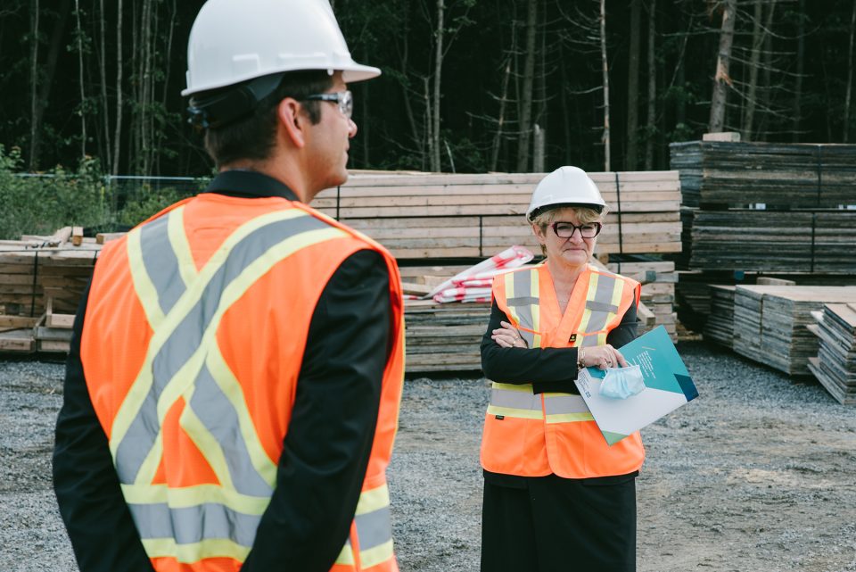 Lors d’une visite l’été dernier des chantiers en cours des 5 maisons des aînés en construction dans les Laurentides.