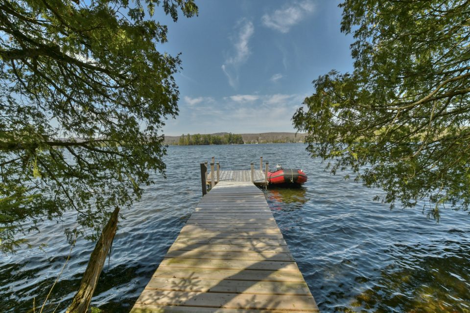 Un grand quai permet l’accès à l’Île «O».