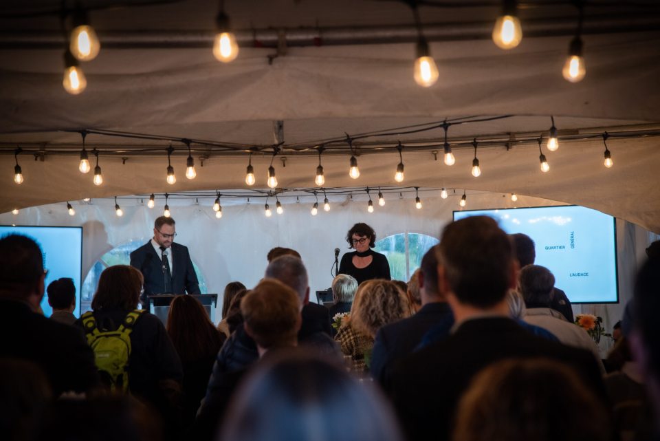 Les deux animateurs de la soirée Joël Bouchard et Nadine Le Gal, respectivement directeur de la Fondation et directrice du Cégep de Saint-Jérôme.