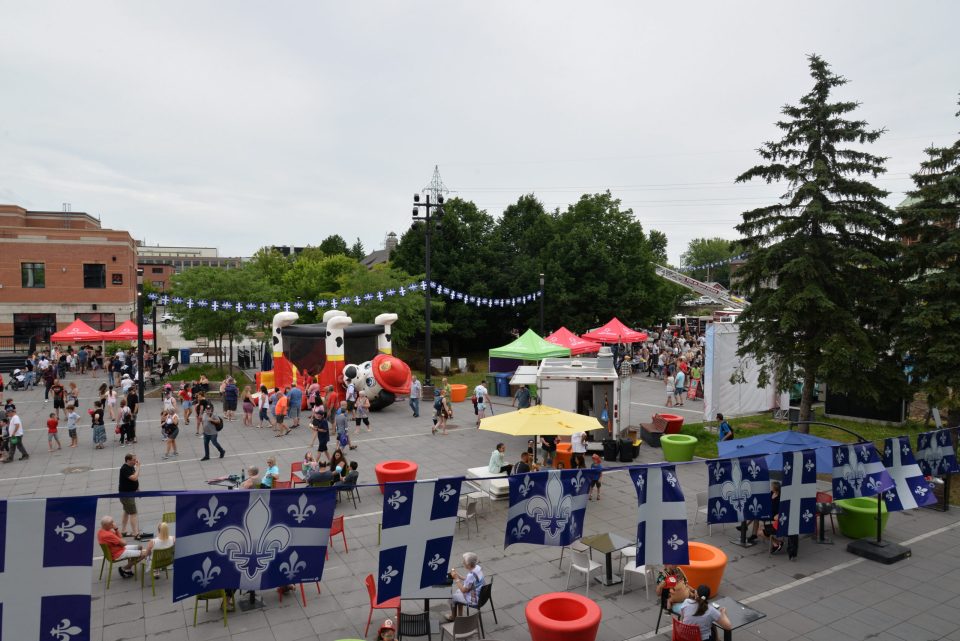 Spectacles et activités familiales à la place des Festivités le 24 juin